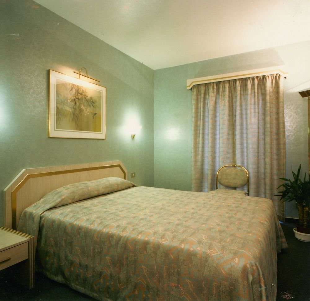 Hotel Le Chantecler ブリュッセル エクステリア 写真